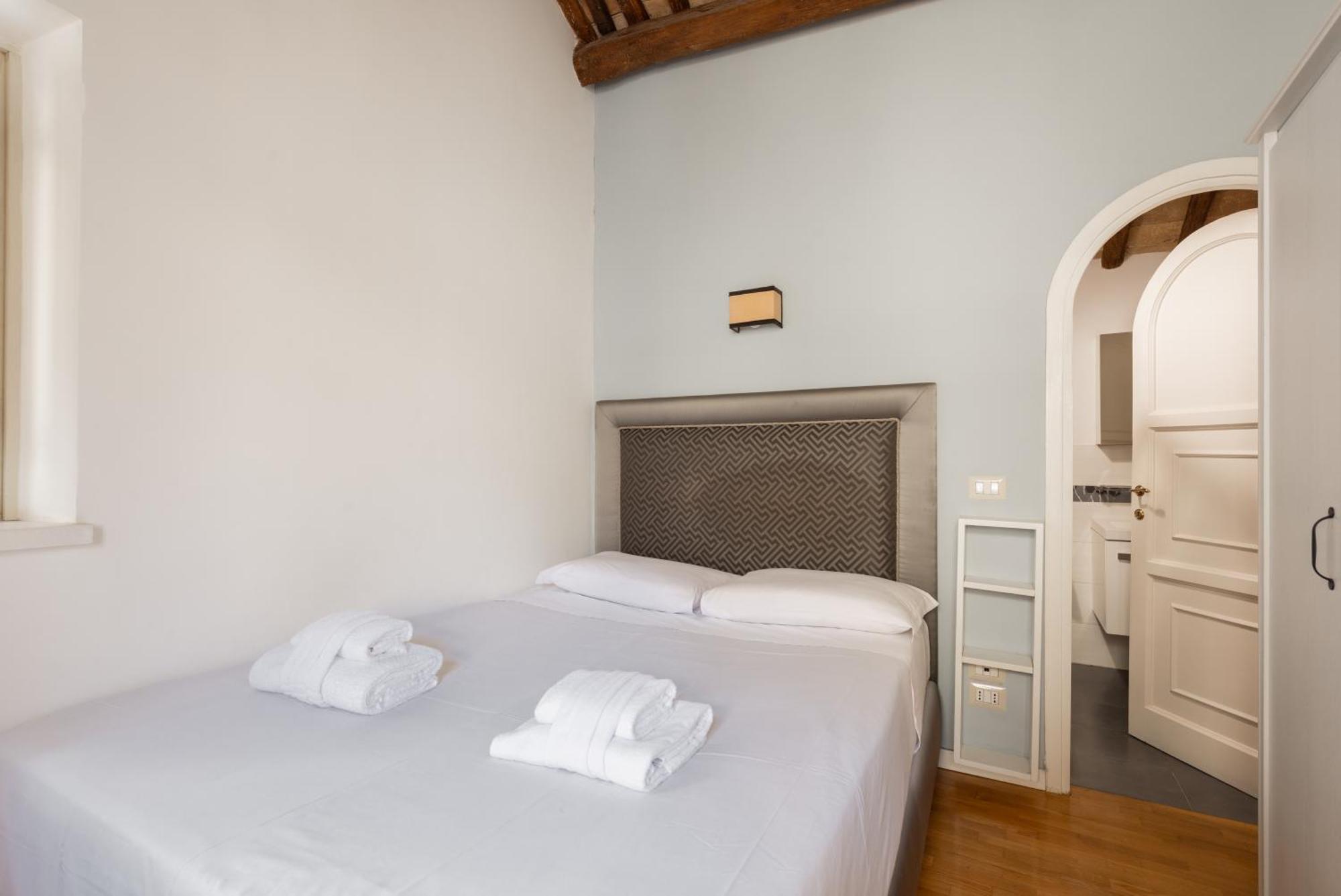 Pavone Centre Romantic Apartment Ngoại thất bức ảnh